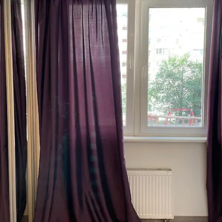 On Pishonivs'ka Apartment