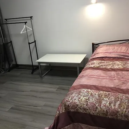 On Pishonivs'ka Apartment